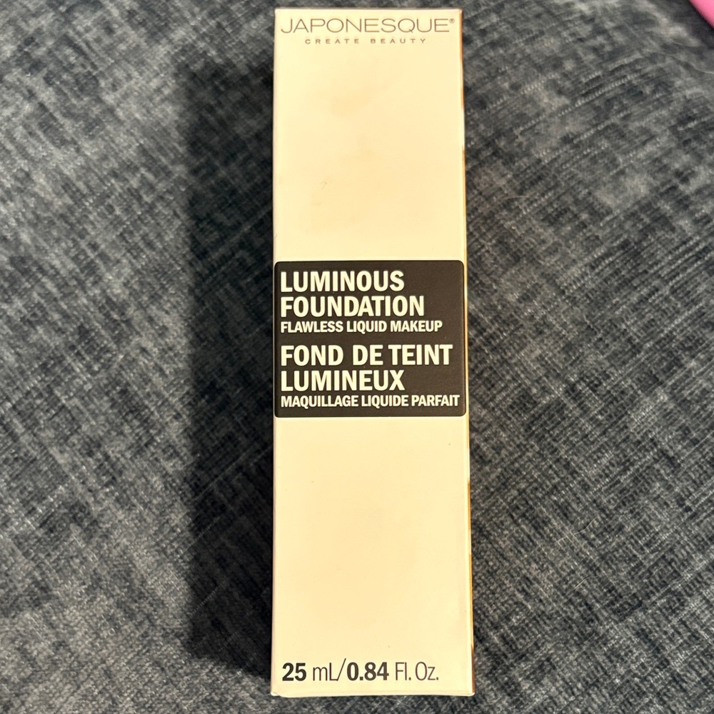 Japonesque Luminous Foundation in Shade 07
